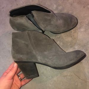 Paul Green. Greg booties. Side size. Excellent condition! Size 9.